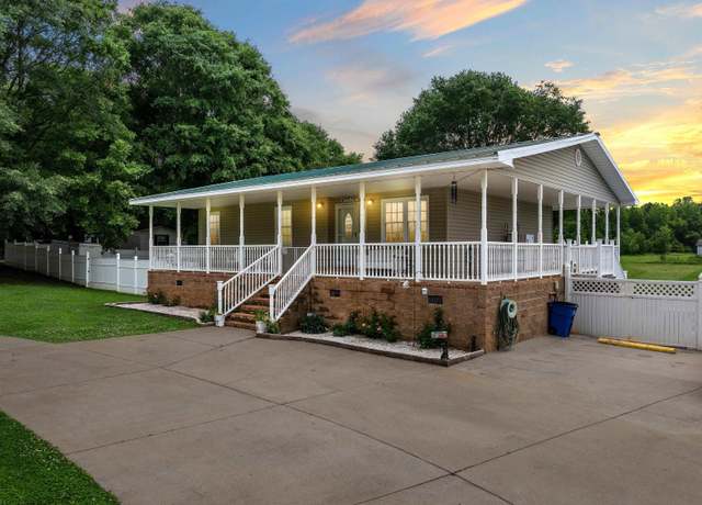 Property at 2839 Mount Lebanon Rd, Campobello, SC 29322, 3 beds, 1.5 baths