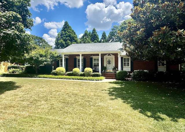 Property at 10 Dagenham Dr, Greenville, SC 29615, 3 beds, 2 baths