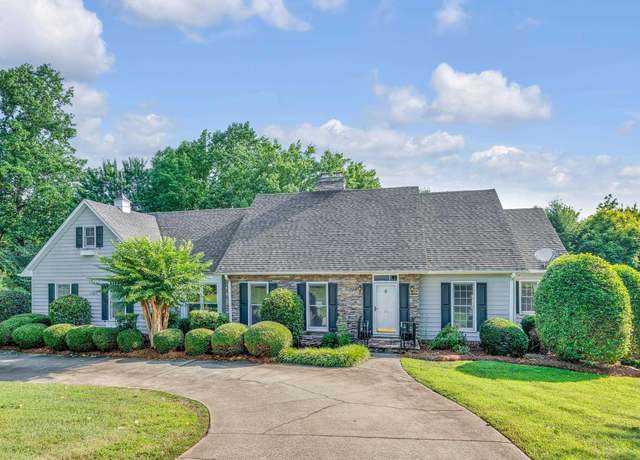 Property at 218 Fairview Dr, Greenville, SC 29609, 3 beds, 2.5 baths