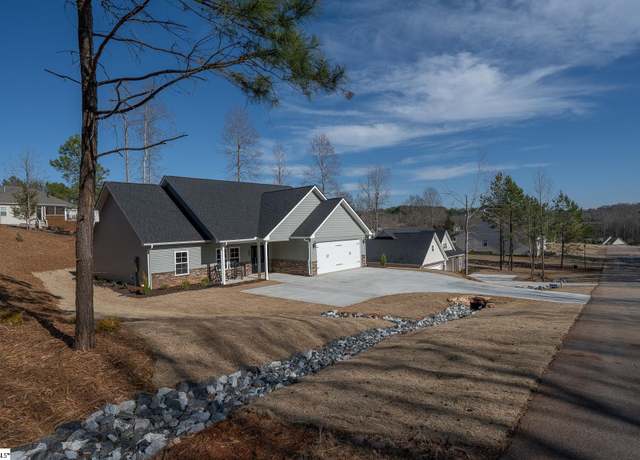 Property at 475 Twin View Dr, Westminster, SC 29693, 3 beds, 2 baths