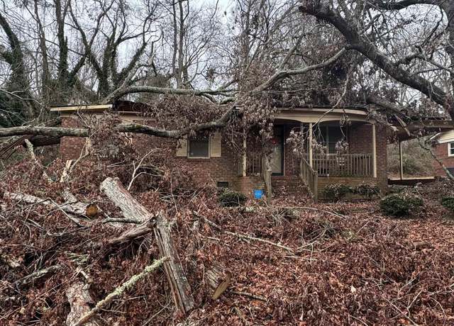 Property at 121 Spring St, Laurens, SC 29360, 3 beds, 1.5 baths