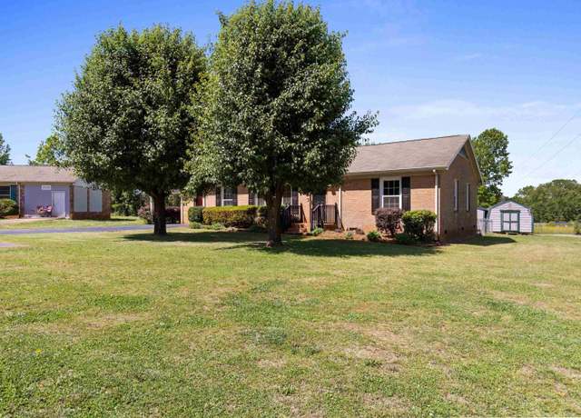 Property at 2028 Haven Ct, Boiling Springs, SC 29316, 3 beds, 2 baths