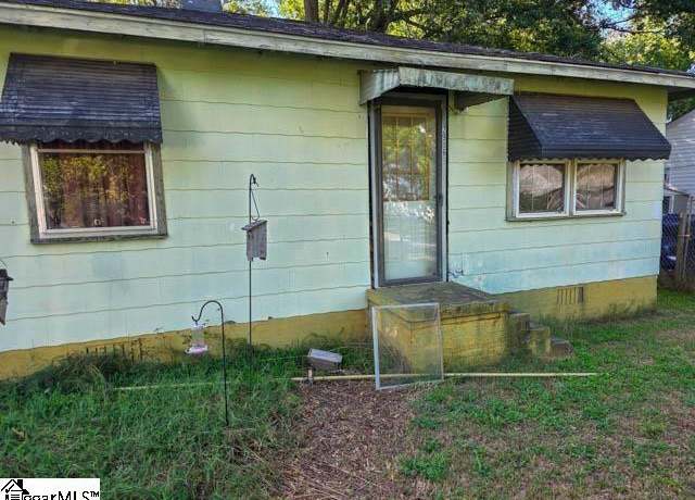 Property at 2916 Pollard Dr, Anderson, SC 29626, 2 beds, 1 bath