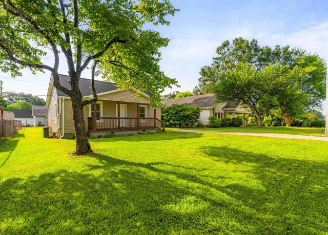 Property at 26 8th St, Greer, SC 29651, 2 beds, 1 bath