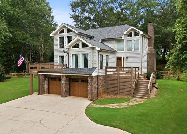 Property at 323 Bass Cove Dr, Taylors, SC 29687, 3 beds, 2.5 baths
