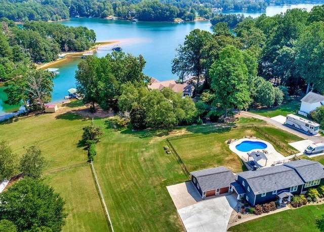 Property at 221 Lakeside Dr, Seneca, SC 29672, 3 beds, 3 baths