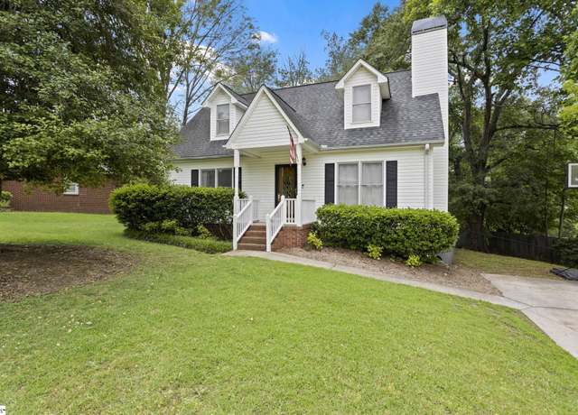 Property at 2 Elizabeth Dr, Greenville, SC 29615, 3 beds, 2 baths