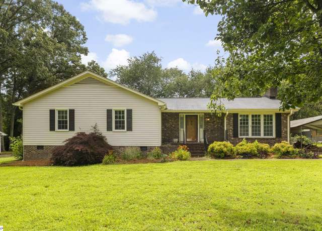Property at 200 Barry Dr, Greer, SC 29650, 3 beds, 2 baths
