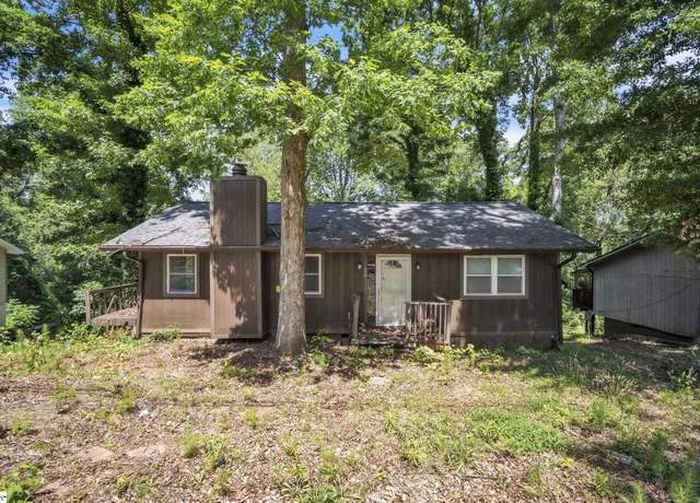 Property at 26 Fairmont Dr, Greenville, SC 29605, 2 beds, 2 baths