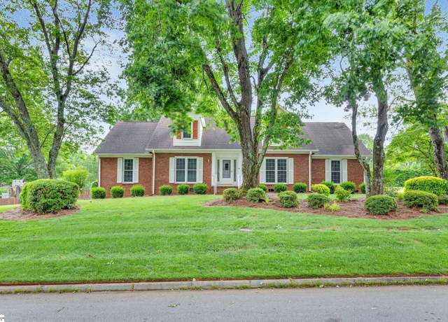 Property at 102 Linwood Ct, Simpsonville, SC 29681, 5 beds, 3.5 baths