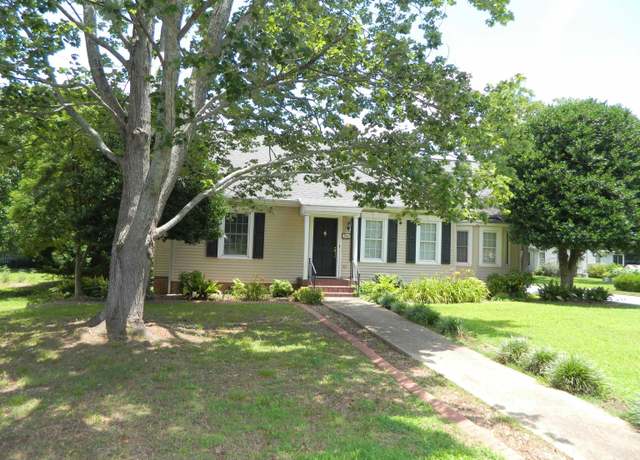 Property at 220 Moultrie Sq, Anderson, SC 29621, 3 beds, 2 baths