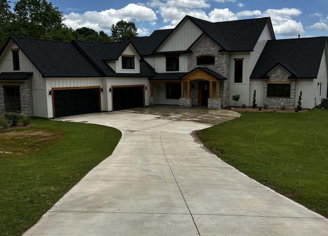 Property at 1450 Groce Meadow Rd, Taylors, SC 29687, 4 beds, 4 baths