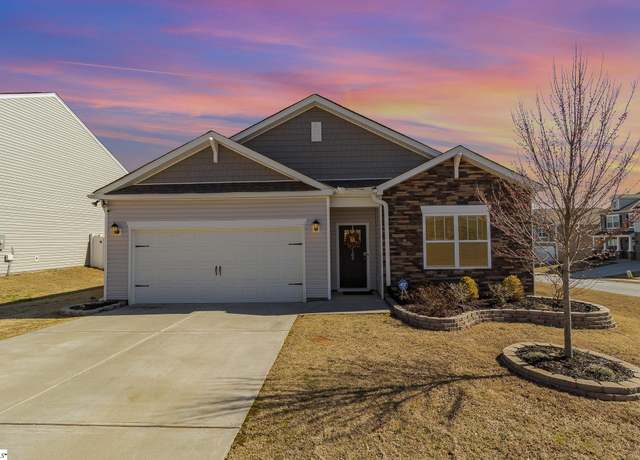 Property at 100 Fountain Oak Ln, Easley, SC 29642, 4 beds, 2 baths