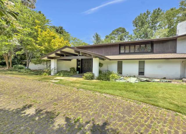 Property at 627 Pelham Rd, Greenville, SC 29615, 4 beds, 3.5 baths
