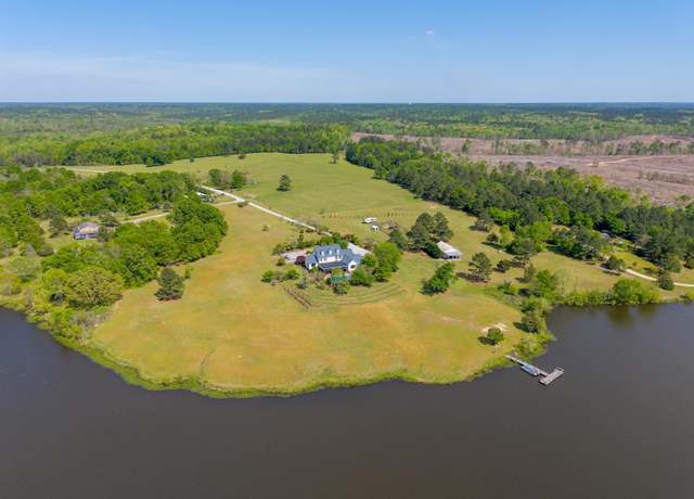 Property at 402 Nanaloo Ave, Waterloo, SC 29384, 7 beds, 6.5 baths