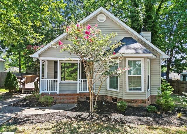 Property at 704 Dunwoody Dr, Simpsonville, SC 29681, 3 beds, 2 baths