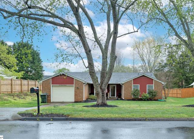 Property at 114 Woodstock Ln, Greer, SC 29650, 3 beds, 2 baths
