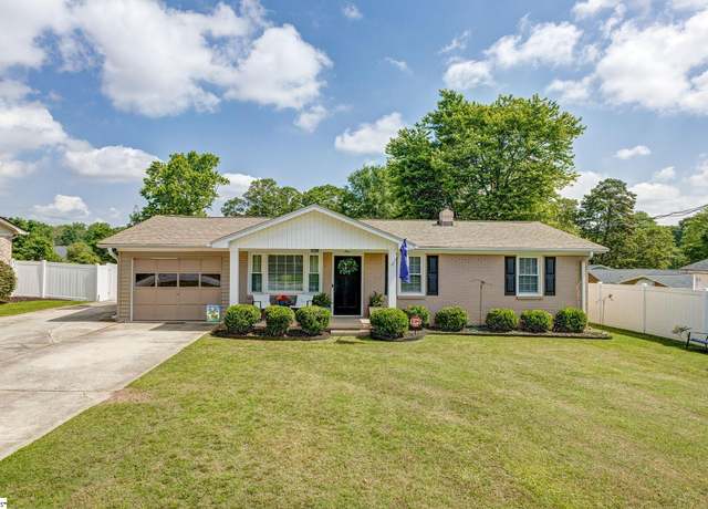 Property at 4 Archwood Ct, Taylors, SC 29687, 3 beds, 2 baths