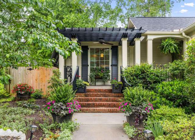 Property at 109 Appomattox Dr, Simpsonville, SC 29681, 4 beds, 3 baths