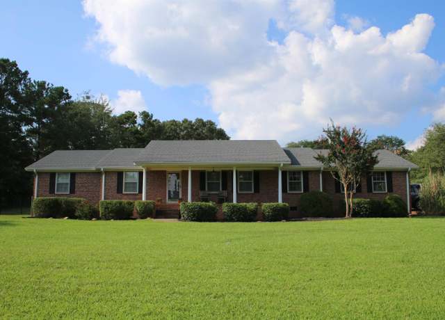 Property at 1101 Lakeview Dr, Greenville, SC 29611, 3 beds, 2 baths