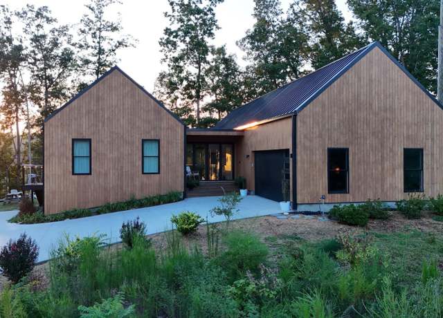 Property at 562 Club Dr, Greenville, SC 29611, 3 beds, 3 baths