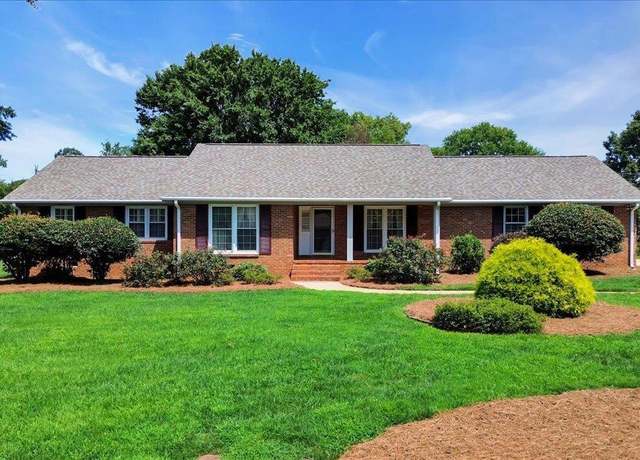 Property at 17 Seabury Dr, Greenville, SC 29615, 5 beds, 3.5 baths