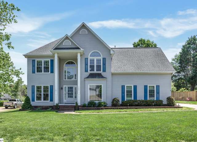 Property at 105 Chariot Ln, Simpsonville, SC 29681, 4 beds, 2.5 baths