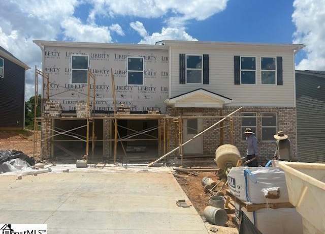 Property at 287 Pretoria St, Woodruff, SC 29388, 4 beds, 2.5 baths