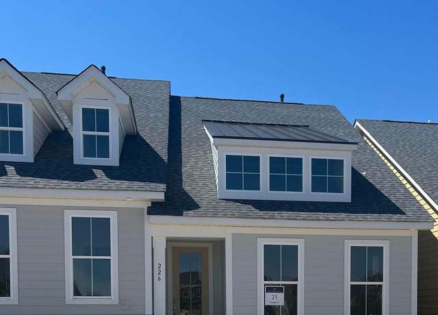 Property at 226 Lake Greenwood Blvd, Greenwood, SC 29649, 3 beds, 2.5 baths