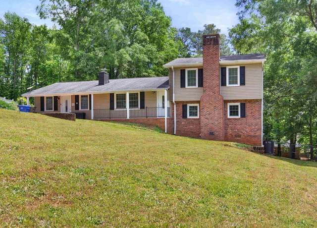 Property at 201 Knollview Dr, Greenville, SC 29611, 3 beds, 2.5 baths