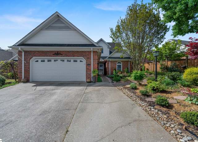 Property at 231 Greenview Cir, Greenville, SC 29609, 3 beds, 2.5 baths