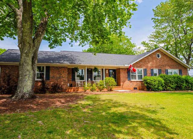 Property at 147 Daniel Dr, Easley, SC 29642, 3 beds, 2 baths