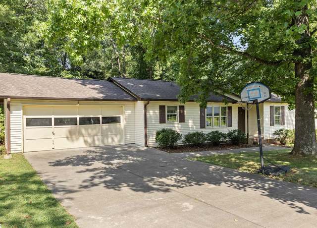 Property at 816 Brentwood Way, Simpsonville, SC 29680, 4 beds, 3 baths