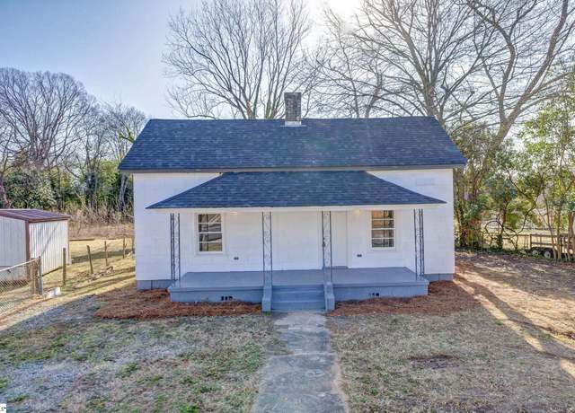 Property at 689 Southern St, Spartanburg, SC 29303, 2 beds, 1.5 baths