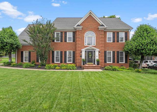 Property at 8 Marigold Ct, Greenville, SC 29615, 5 beds, 4 baths