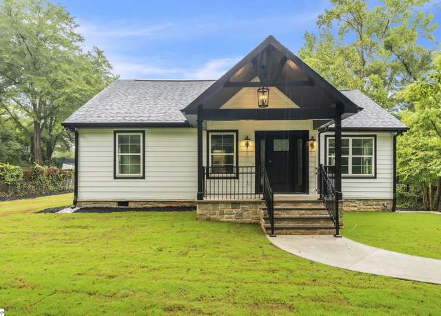 Property at 12 Old Grove Rd, Greenville, SC 29605, 3 beds, 2 baths