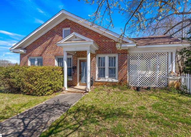 Property at 268 Ann St, Pickens, SC 29671, 4 beds, 1.5 baths