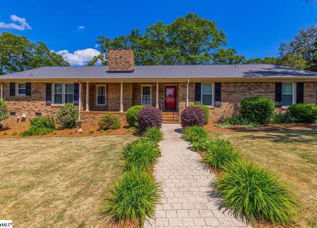 Property at 2 Meredith Ln, Greenville, SC 29607, 3 beds, 2.5 baths