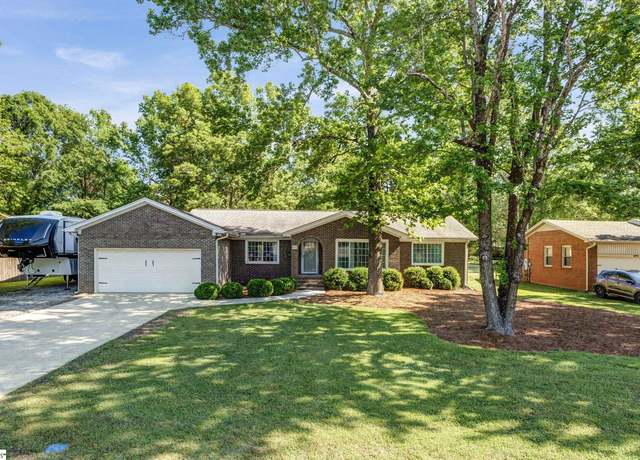 Property at 407 Aster Dr, Simpsonville, SC 29681, 3 beds, 2.5 baths