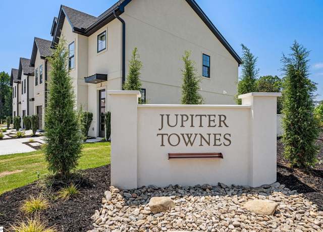 Property at 4 Taverly Dr, Greenville, SC 29605, 3 beds, 2.5 baths