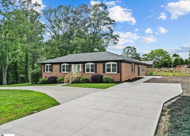 Property at 384 Grand Teton Dr, Greer, SC 29650, 3 beds, 2 baths