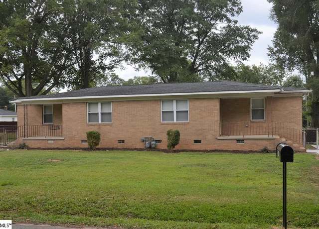 Property at 102-104 Pleasant Dr, Mauldin, SC 29662, 4 beds, 2 baths