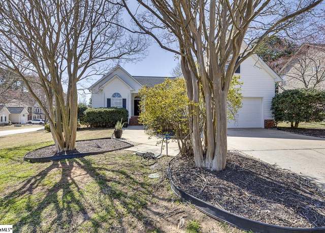 Property at 201 Sonoma Dr, Mauldin, SC 29662, 3 beds, 2 baths
