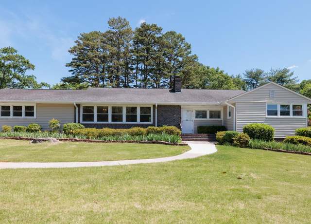 Property at 134 Lullwater Rd, Greenville, SC 29607, 4 beds, 3.5 baths