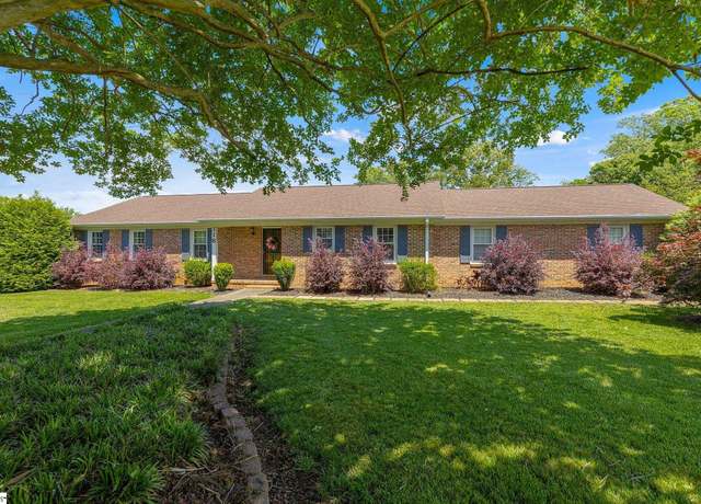 Property at 118 Cannon Ln, Easley, SC 29640, 3 beds, 2 baths