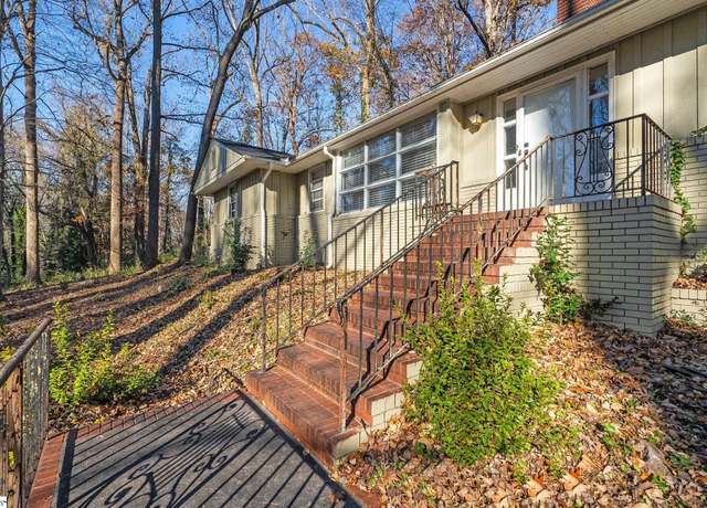 Property at 1020 Woodburn Rd, Spartanburg, SC 29302, 4 beds, 2.5 baths