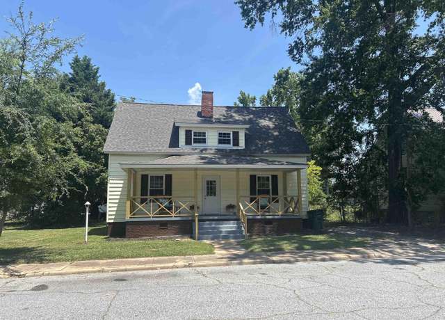 Property at 106 Washington St, Clinton, SC 29325, 4 beds, 2.5 baths