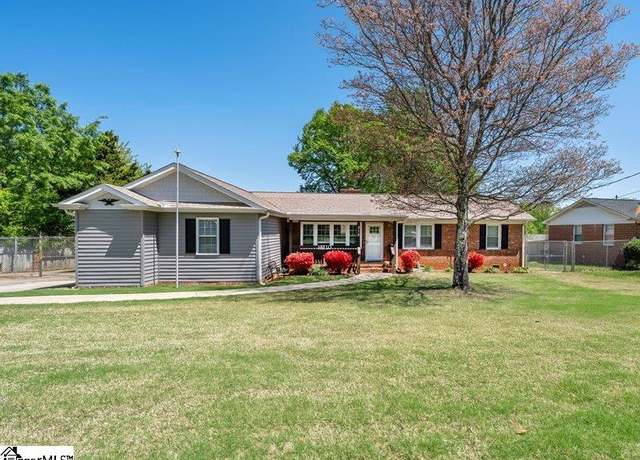 Property at 312 Pine Knoll Dr, Greenville, SC 29609, 3 beds, 2 baths
