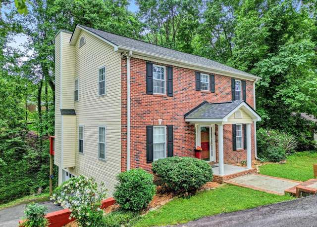 Property at 105 Devonshire Ln, Greenville, SC 29617, 3 beds, 3.5 baths