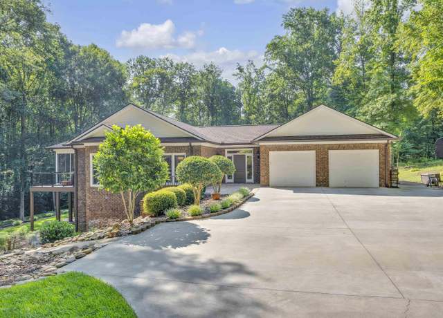 Property at 307 Fairway Dr, Pickens, SC 29671, 4 beds, 3.5 baths